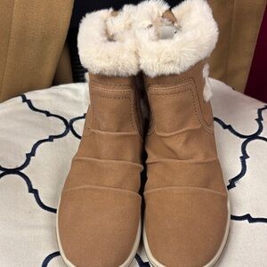 Clarks Brown Fur-Lined Winter Boots- NWOT